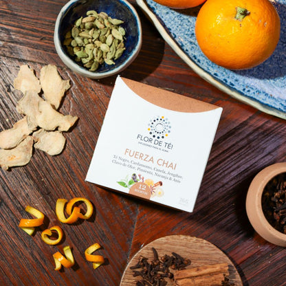 FUERZA CHAI - Té negro, mezcla de especias y cascara de naranja.
